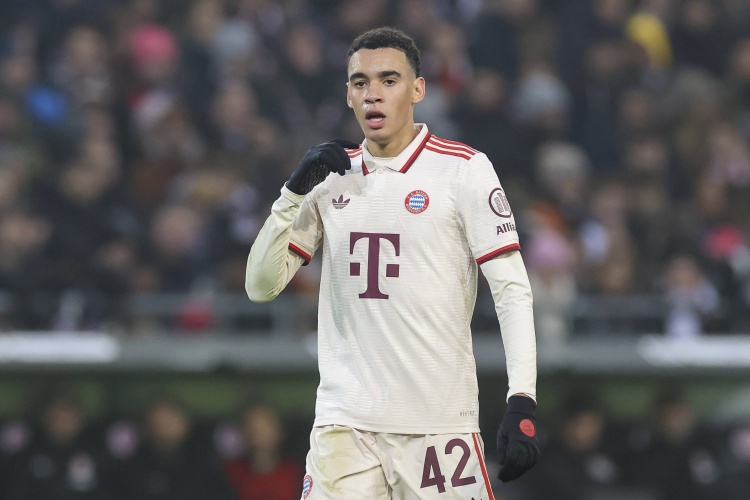 yl7703永利-踢球者：拜仁安排戴维斯、伊藤洋辉及穆西亚拉十一月阶段性复出