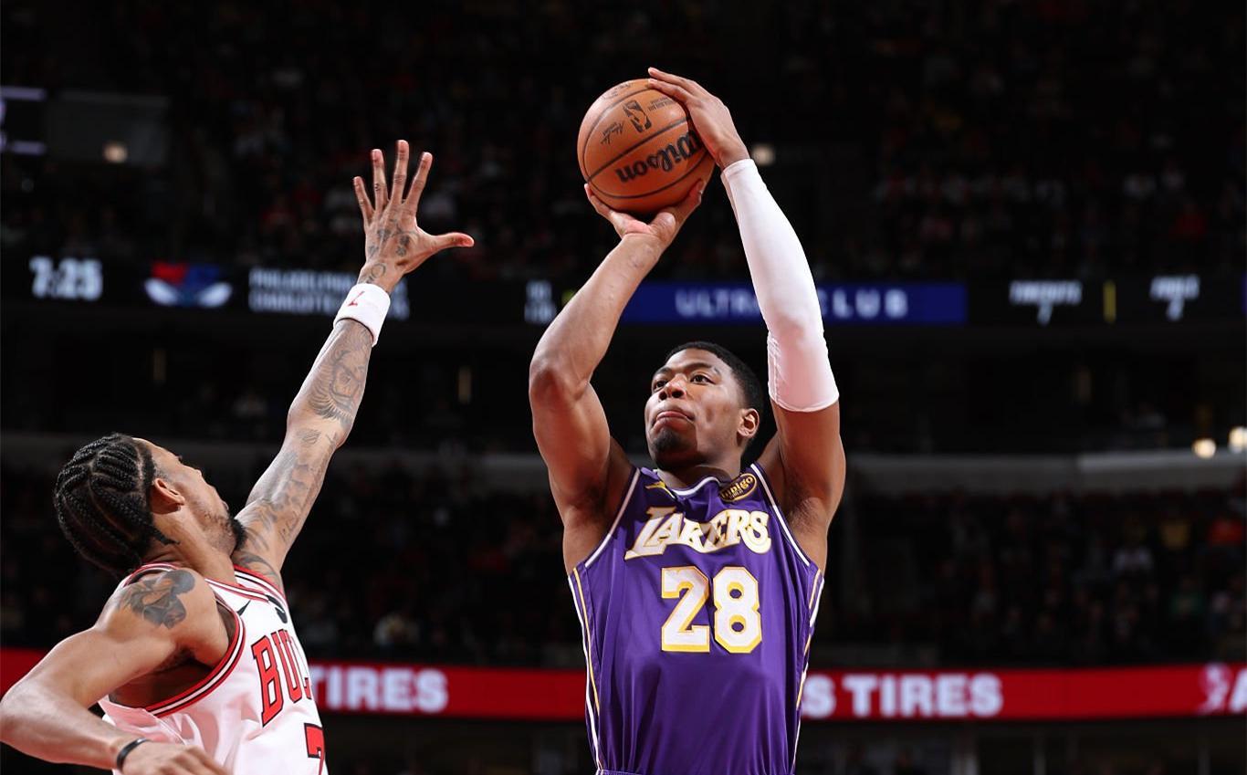 yl23455永利-轰23分+4记三分！湖人27岁悍将再闪耀：10胜1负定律上线