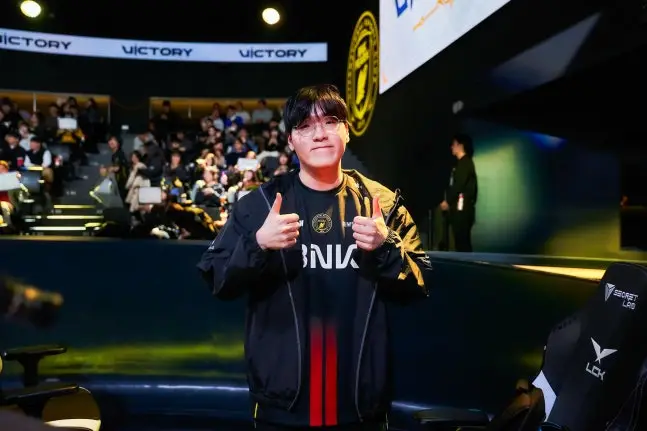 yl23455永利-Kellin：刚出道就和GALA很亲近，Xun游走路线和团战站位很好